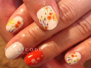 ボタニカルネイル特集-秋色小花のジェルネイル
