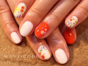 ボタニカルネイル特集-秋色小花のジェルネイル